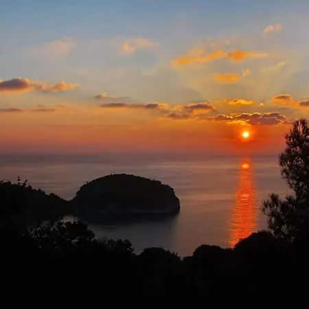 Alexandra Sofia דירה *